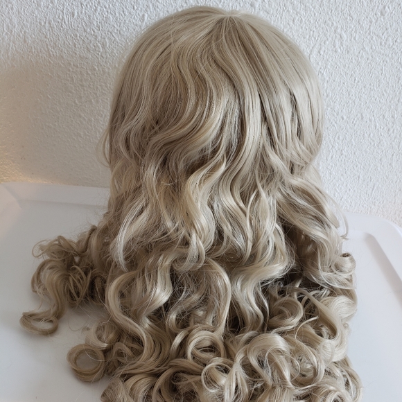 Nwt  Long Curly Ash Blondie Wavy Wig - Picture 5 of 11